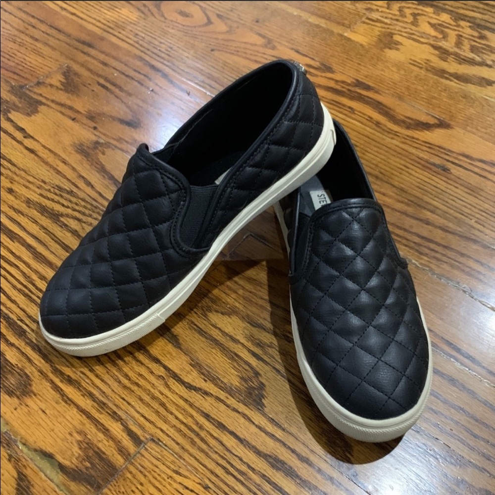 Steve Madden slip on sneaker